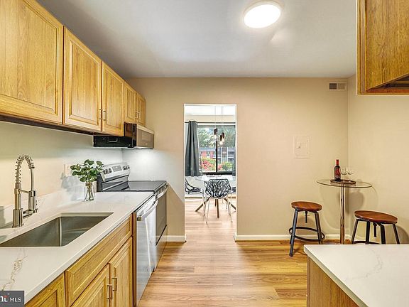 3rd image of 9720 Kingsbridge Dr APT 201