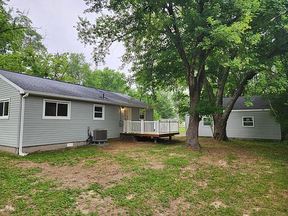 5th image of 3484 Locust Dr