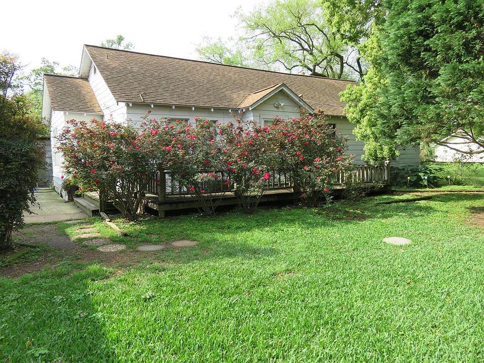 1st image of 411 Avenue E