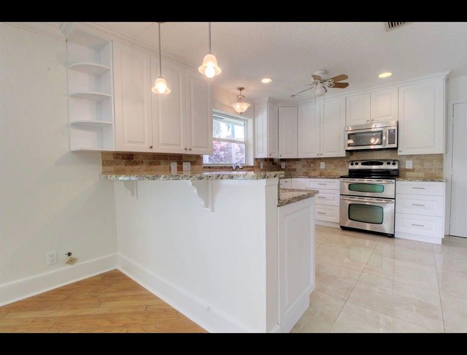 1st image of 949 Greensward Ln