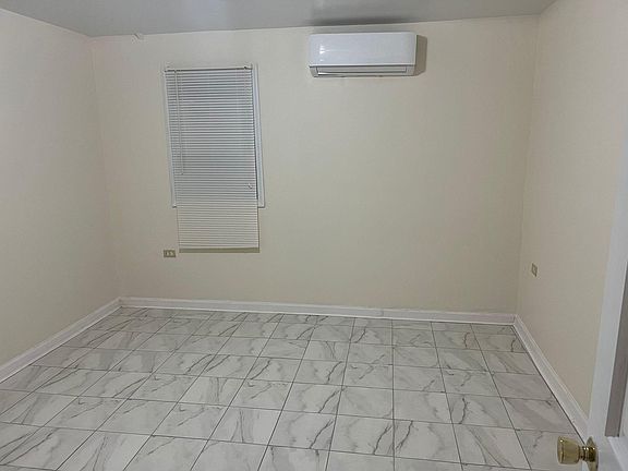 5th image of 2208 Young Ave #1