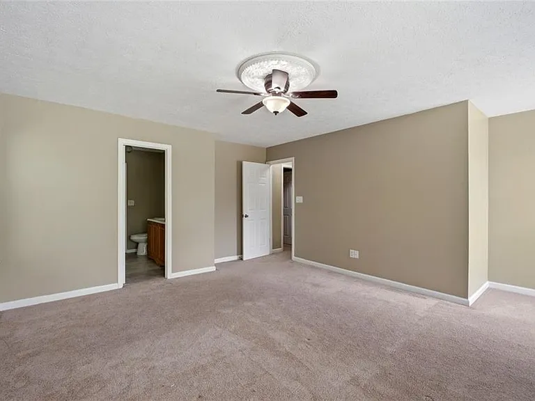 800 Revena Dr — Photo 18