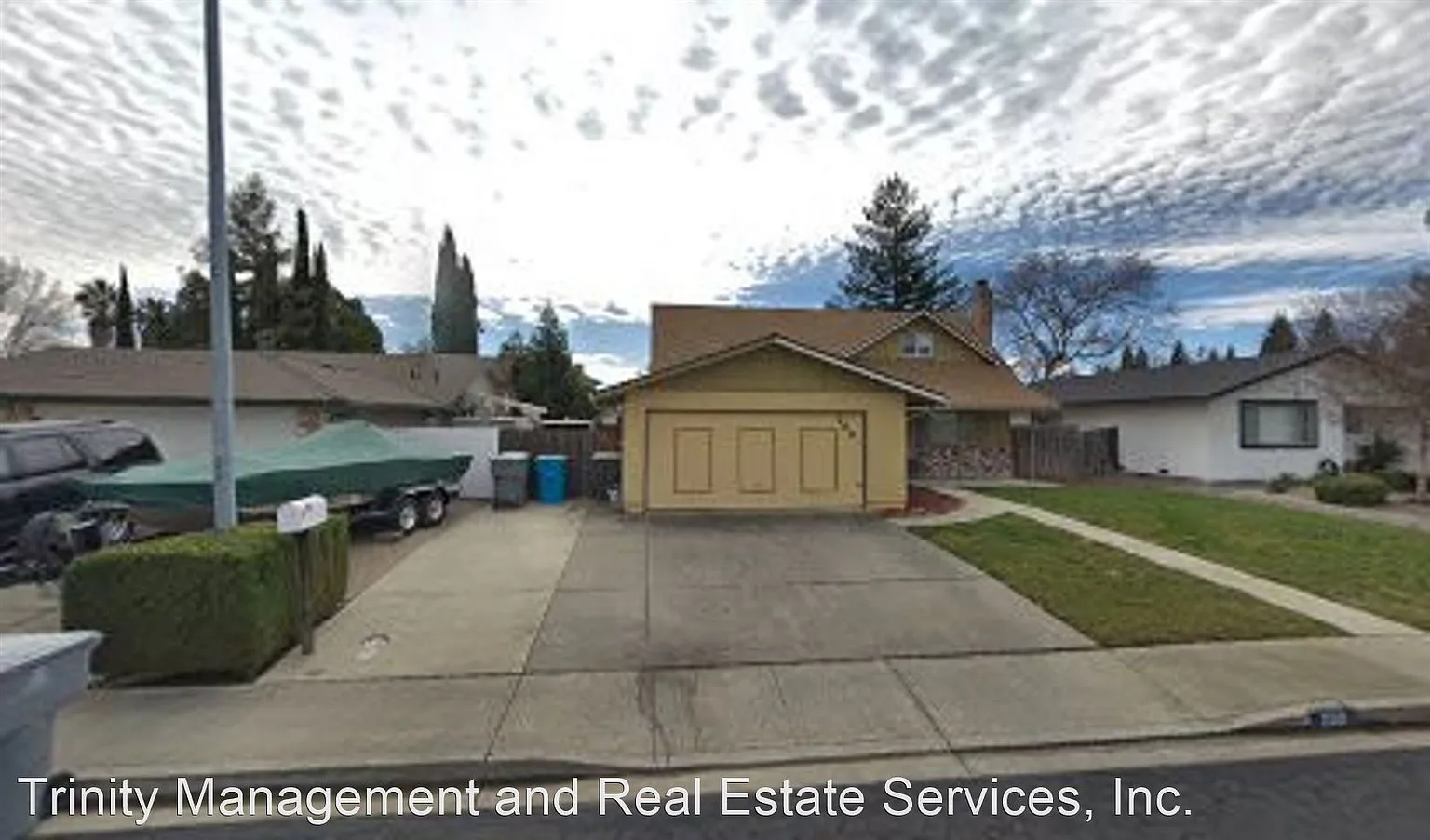 208 Riverdale Ave photo 1