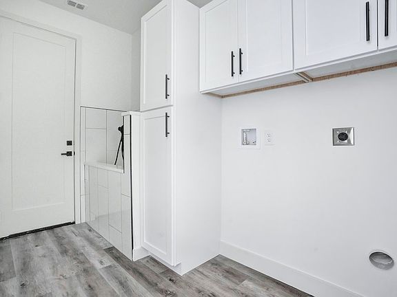 5th image of 551 Dowling Cir #Na