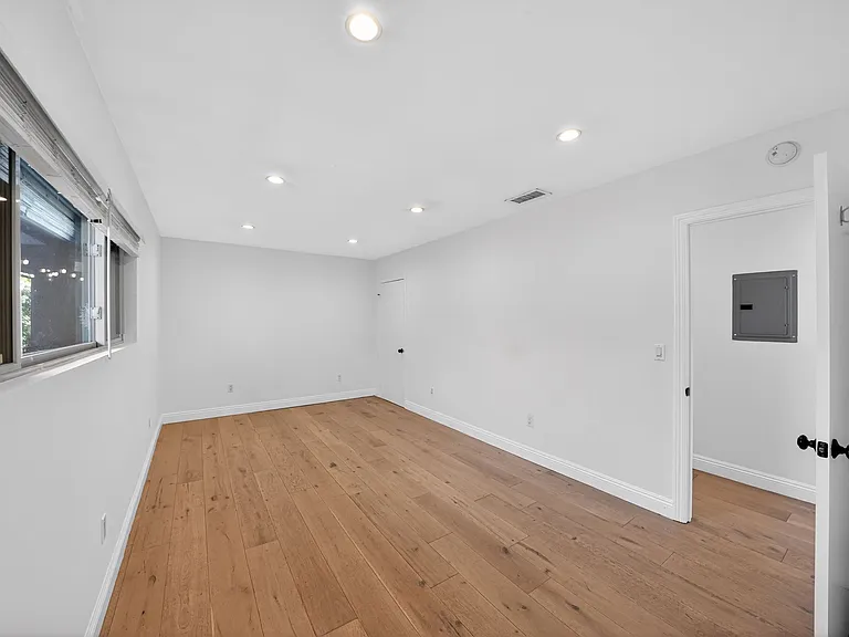 652 Vernon Ave #2 — Photo 7