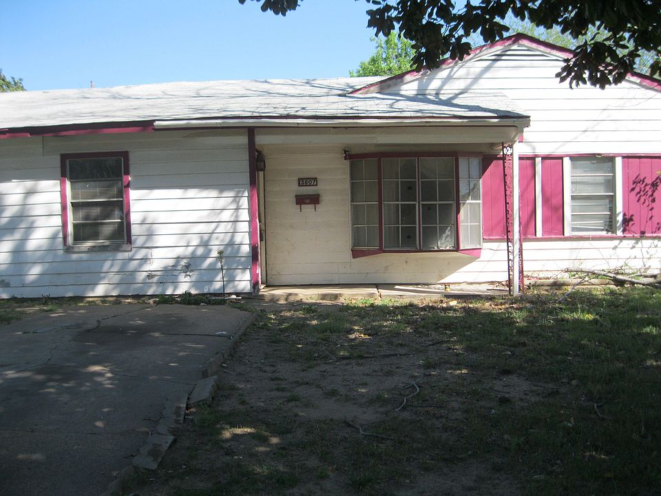 1st image of 3807 Castle Hills Dr