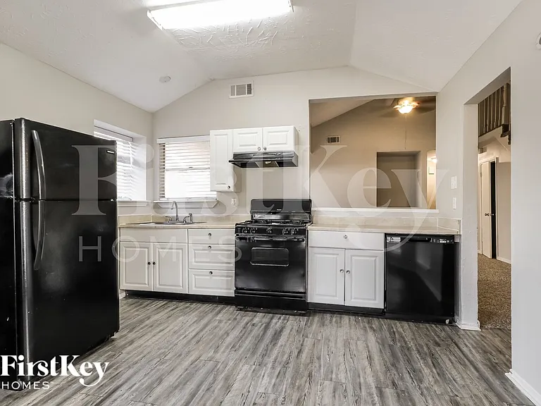 3815 Derbyhall Dr — Photo 7