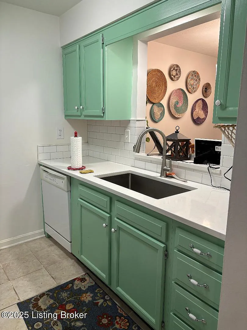 1328 Lynmar Dr APT 4 photo 1