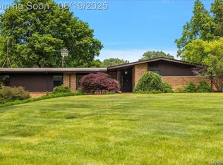 2732 Lone Pine Rd, West Bloomfield, MI 48323