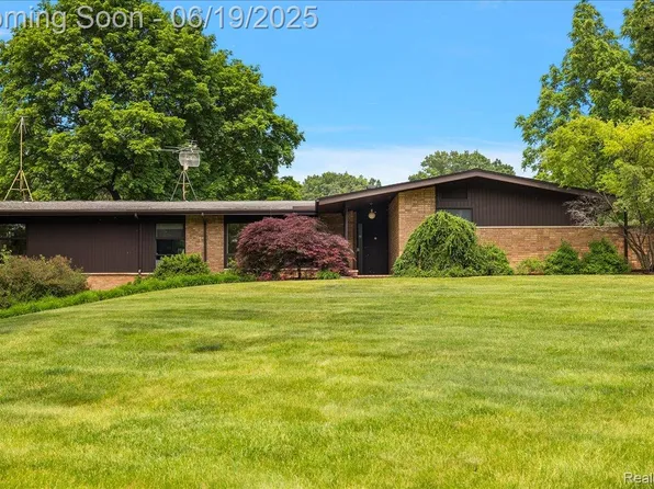 2732 Lone Pine Rd, West Bloomfield, MI 48323