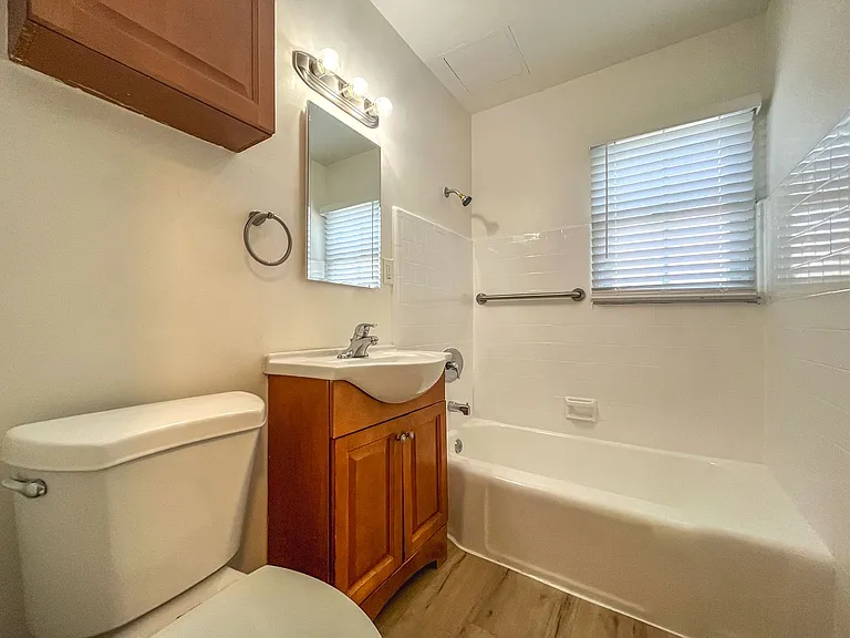 5919-5925 Crenshaw Blvd — Photo 15