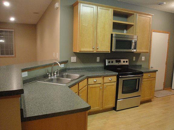 Lots of Beautiful 42 Inch Cabinets in the Kitchen