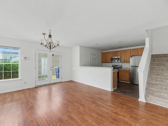 5th image of 4834 Willow Brook Ln