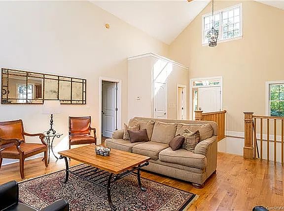 4th image of 744 Golden Ridge Dr