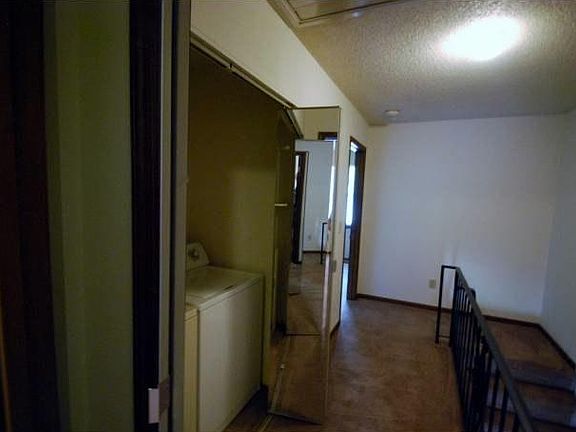 2nd image of 412 NW Nottingham Ln