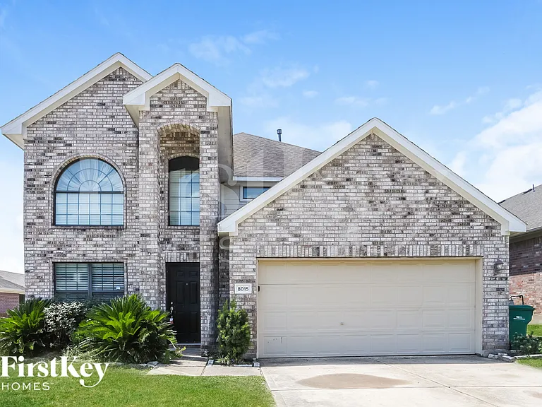 8015 N Tarrytown Crossing Dr — Photo 2
