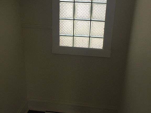 3rd image of 4011 N Oakley Ave #2