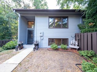 290 W Eagle Lake Dr, Maple Grove, MN 55369