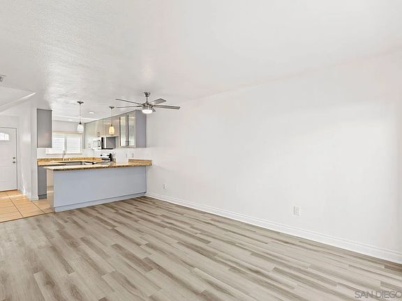 5th image of 851 S Mollison Ave Unit 33