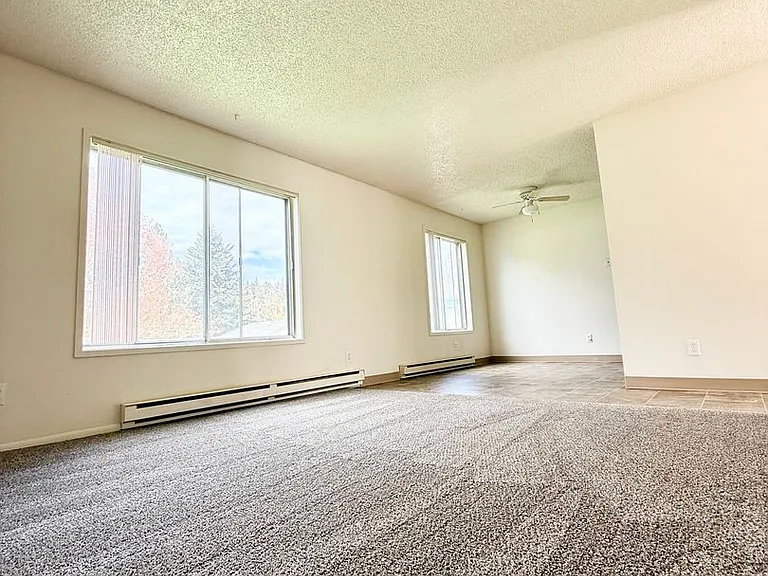 Sunnyside Village Apartments — Photo 22