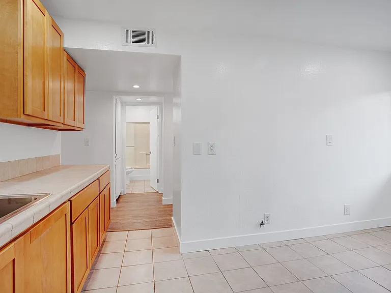 453 Ivy St — Photo 12