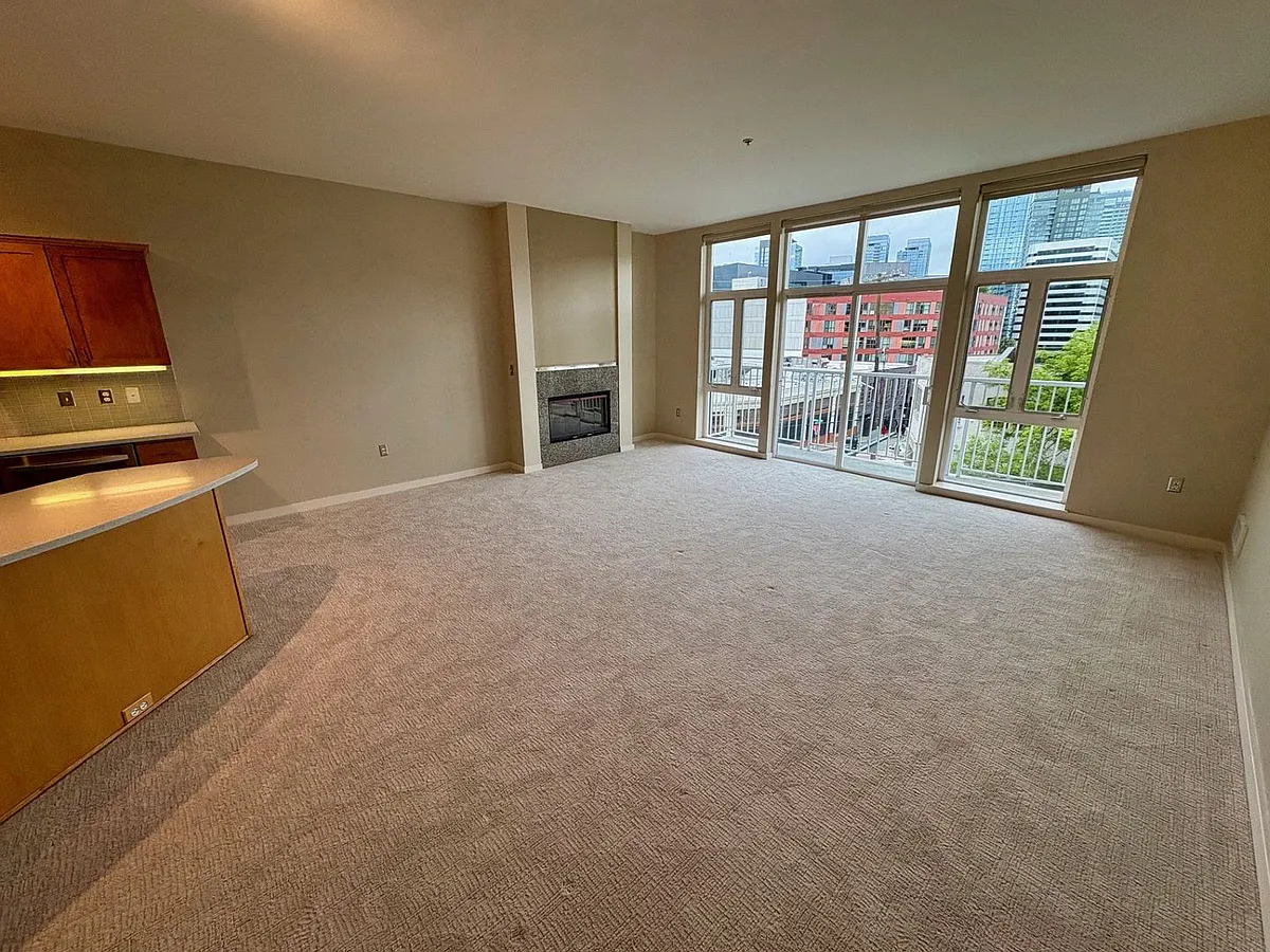 Building Photo - 303 E Pike St #402
