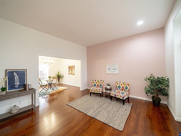 3rd image of 312 SW Cascade Meadow Dr