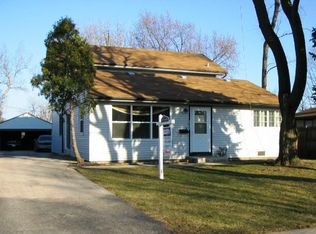 2402 Cardinal Dr, Rolling Meadows, IL 60008