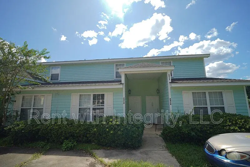 3 bed, 3.0 bath, 1336 sqft, $1,425 — Photo 1