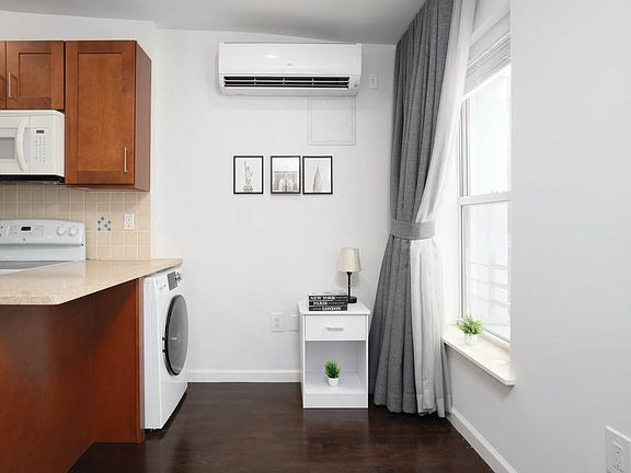 3rd image of 94A Greenwich St #3F