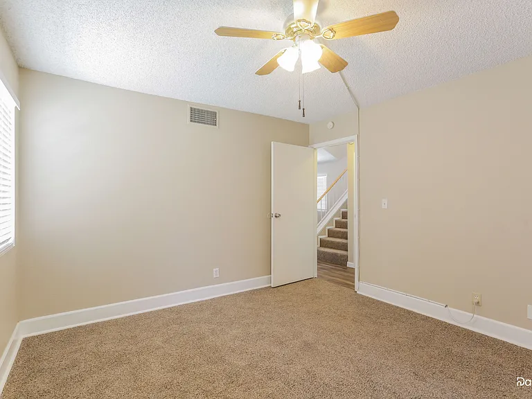 220 Coconut Grove Ct — Photo 11