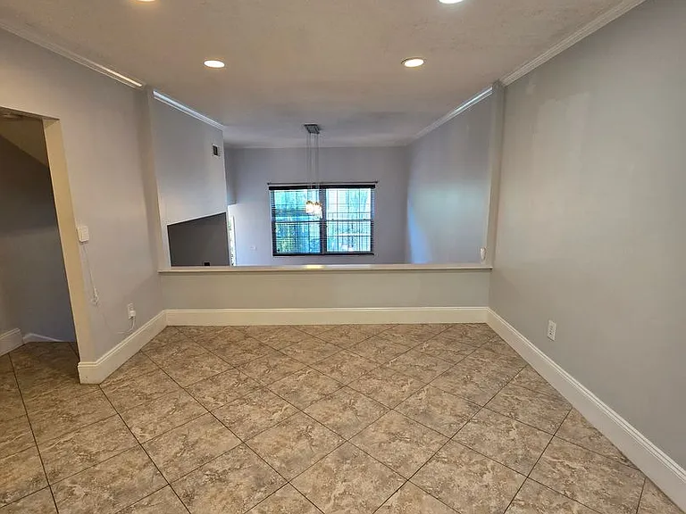 612 E Church St — Photo 7