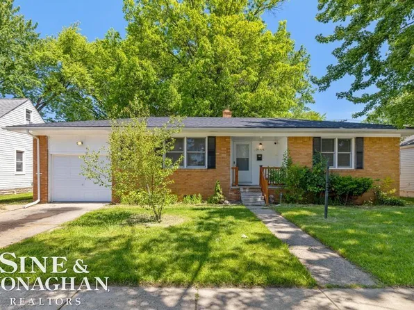 20933 Ridgemont Rd, Harper Woods, MI 48225