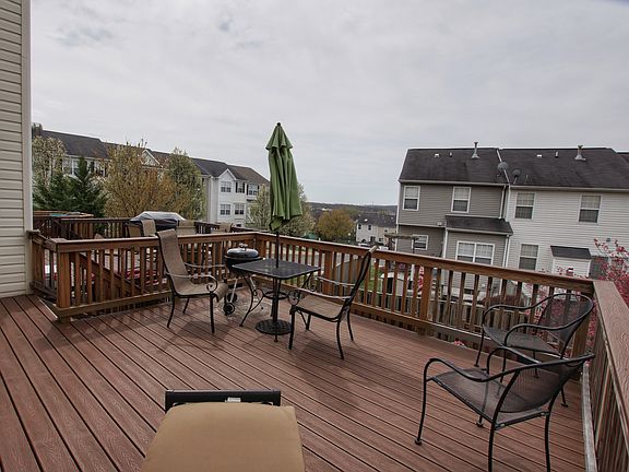 4th image of 533 Kalmia Sq NE