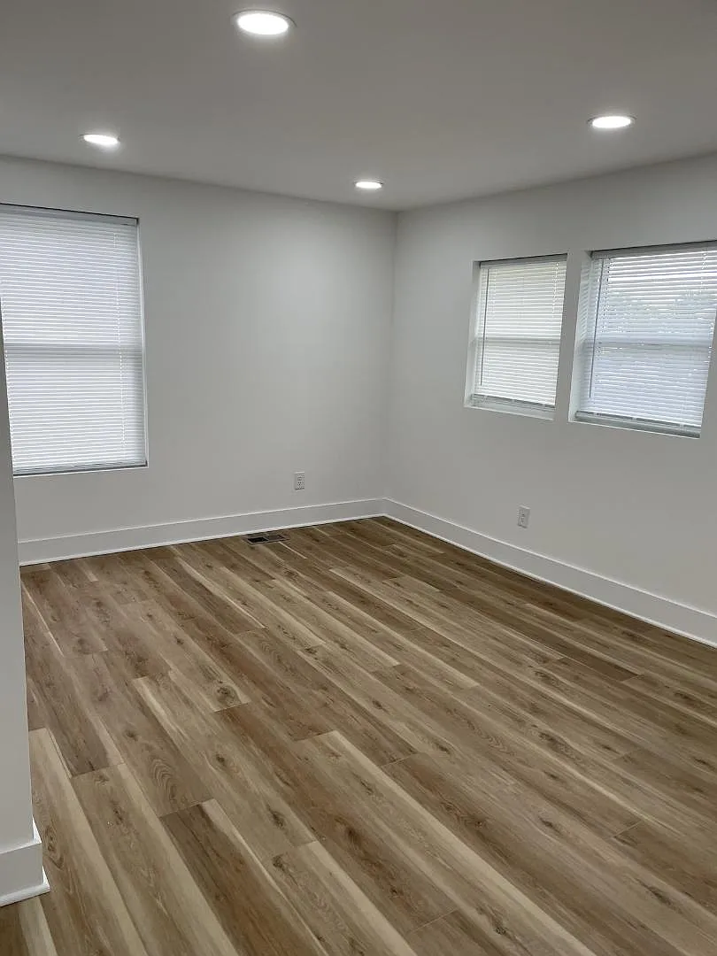 1124 Lexington Ave photo 1