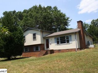 110 Cora St, Laurens, SC 29360