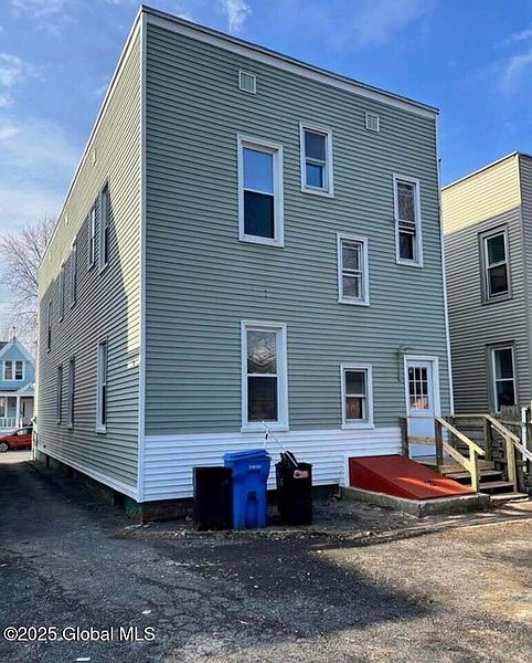 2nd image of 535 Hamilton Street