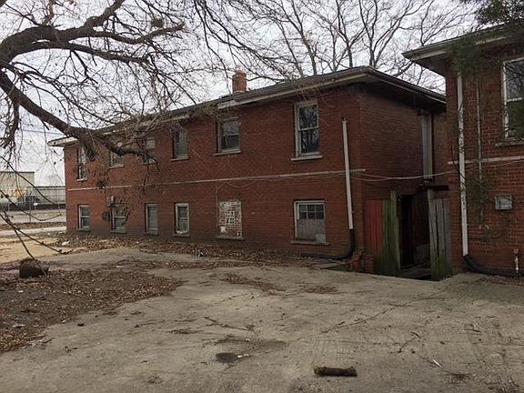 3rd image of 4009 Melville Ave