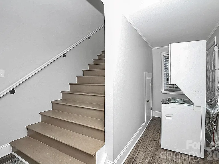 521 W 6th Ave — Photo 3