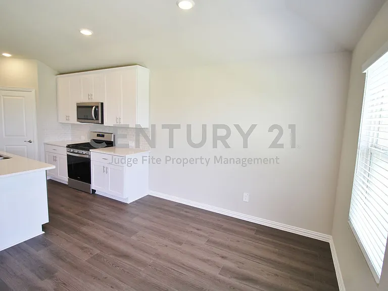 4208 Mountain Creek Dr — Photo 7