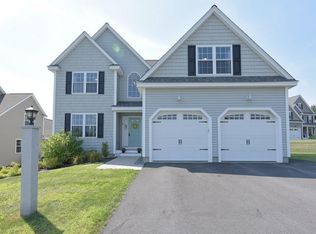 8 Poplar Hill Cir, Merrimac, MA 01860