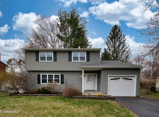 14 Hancock Dr, Glenmont, NY 12077
