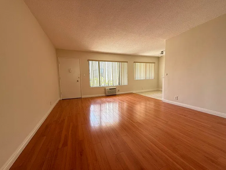 5433 Barton Ave #7 — Photo 23