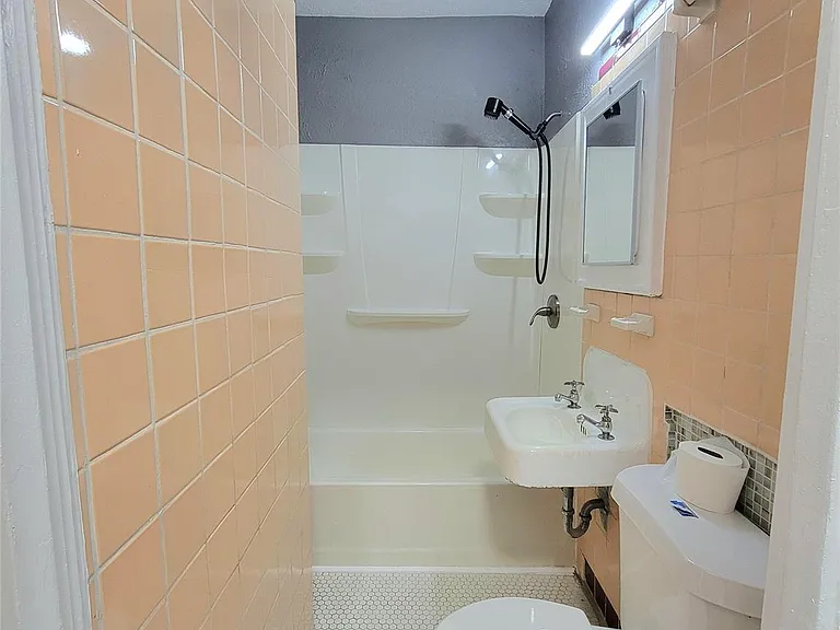 1238 Peden St #2 — Photo 11