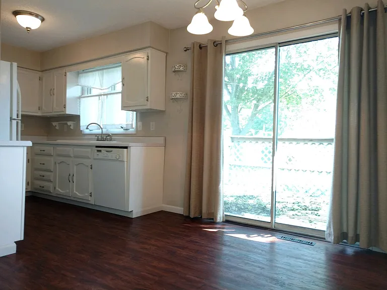 1247 Doreen Ave — Photo 4