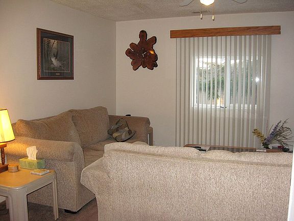 Living Room (15x15)