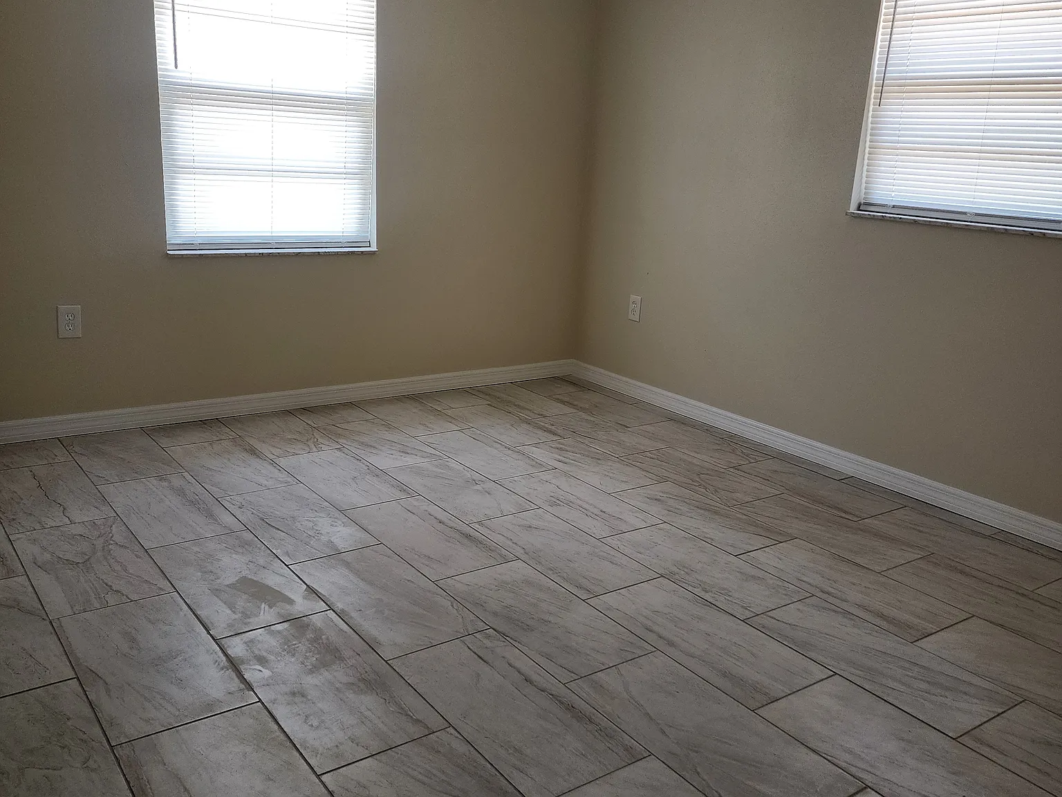2 bed, 1000 sqft, $950 — Photo 2