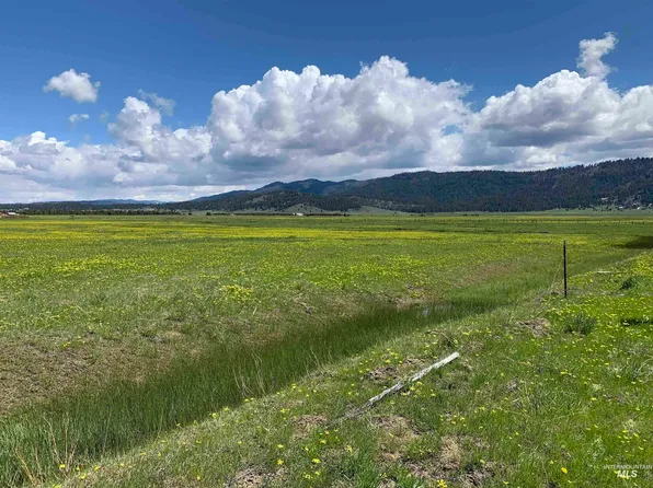 11 Gray Ln, Cascade, ID 83611