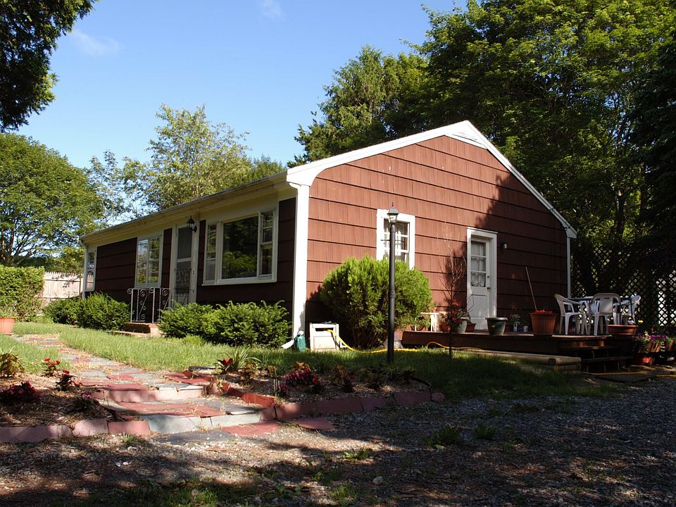 Front w/ deck