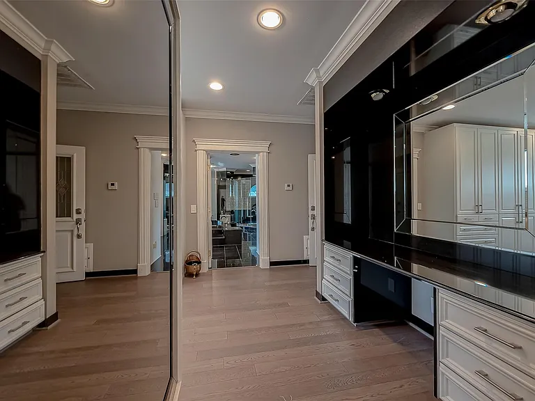 12445 Memorial Dr — Photo 26